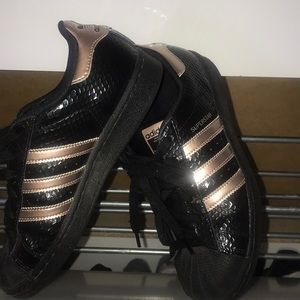 Adidas SUPERSTAR shoes, black & metallic rose gold